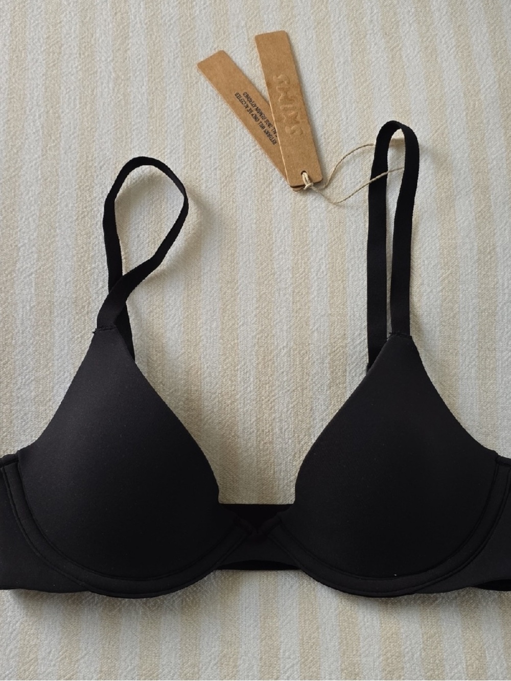 SKIMS Fits Everbody Scoop Plunge Bra Size:30A Onyx  NWT